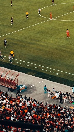 国际冰球联赛北美劲旅火拼，赛场血性十足