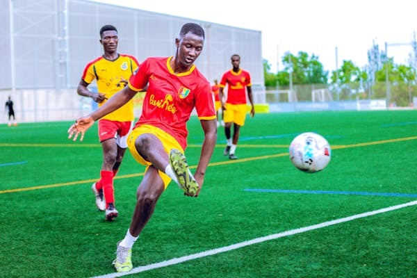 巴甲激战：Santos FC2-2战平Mirassol FC，国家队主帅现场观战